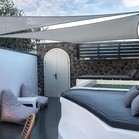 Sun Naam Santorini With Heated Jacuzzi Βίλα